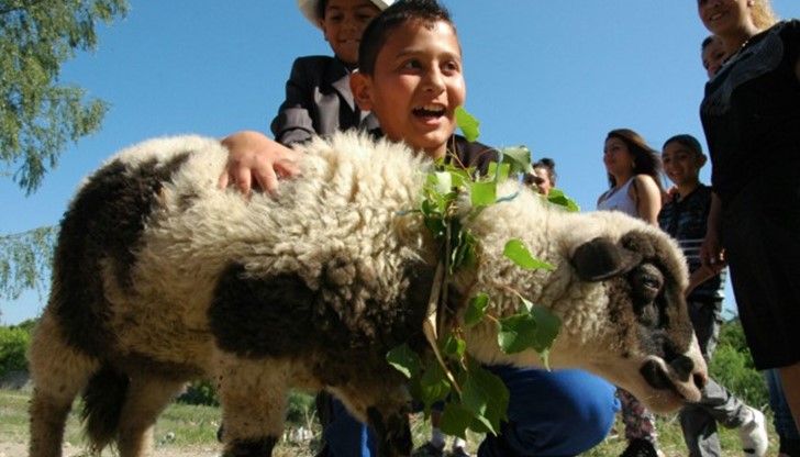 Вижте традициите и обичаи, които от години се спазват на Гергьовден за късмет и здраве Вижте традициите и обичаи, които от години се спазват на Гергьовден за късмет и здраве