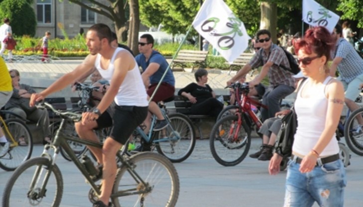Над 300 любители на придвижването на безмоторни двуколесни средства се включиха в Голямото майско велошествие в Русе