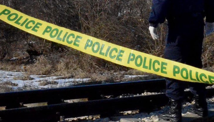 ената е легнала с на релсите с намерението да се самоубие ената е легнала с на релсите с намерението да се самоубие