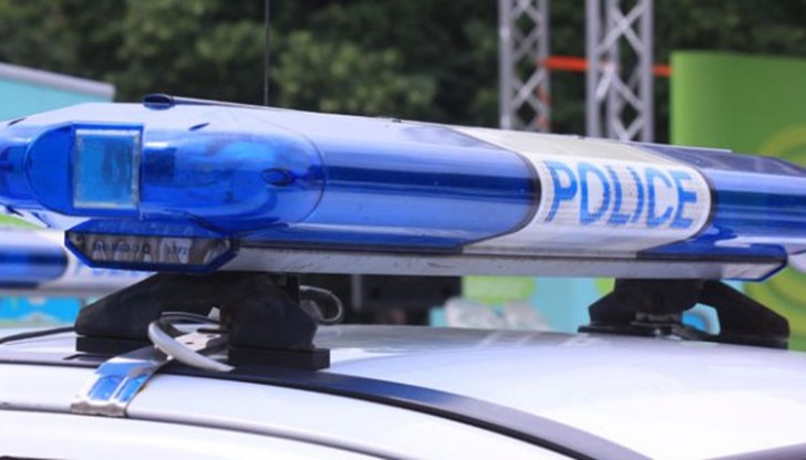 Мъжки глас съобщил за палеж на кола и се представил като ... подпалвача