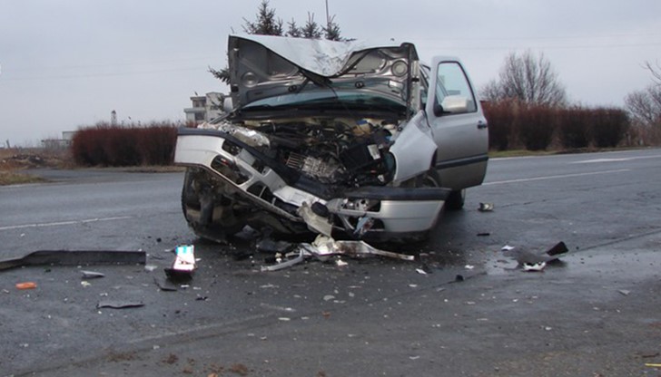 25-годишно момиче загина, а други двама души – мъж и жена, са ранени при катастрофата 25-годишно момиче загина, а други двама души – мъж и жена, са ранени при катастрофата