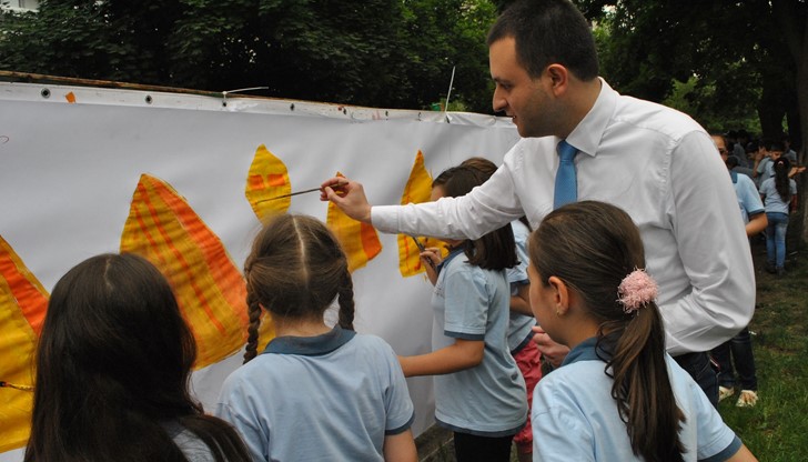 Д-р Страхил Карапчански присъства в СОУЕЕ „Св. Константин Кирил Философ” на  заключителния урок по програма „История на изкуството в училище”