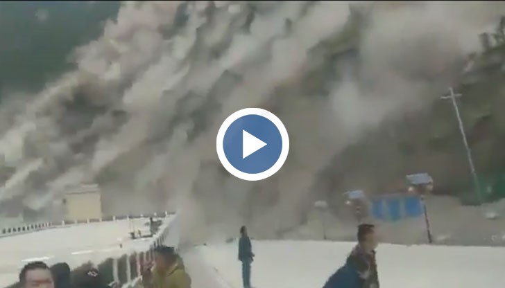 Мощно земетресение с магнитуд 7,4 разтърси Непал