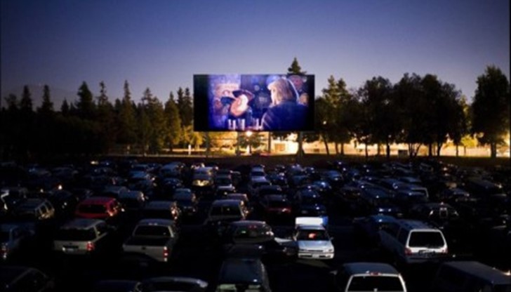 След успешния старт през м. април, Автокиното отново ще гостува в Русе След успешния старт през м. април, Автокиното отново ще гостува в Русе