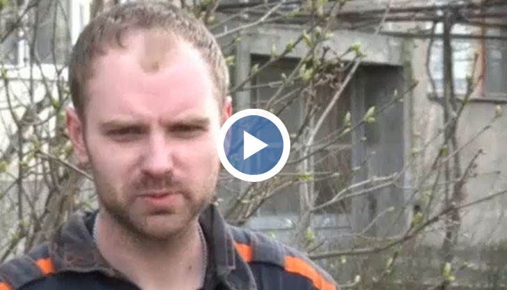 Младият мъж получава ниската заплата като автомонтьор