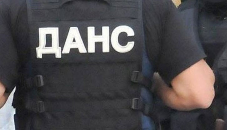 ДАНС ще може да спира излизането от страната за хора, които с пътуването си застрашават сигурността и интересите на България ДАНС ще може да спира излизането от страната за хора, които с пътуването си застрашават сигурността и интересите на България