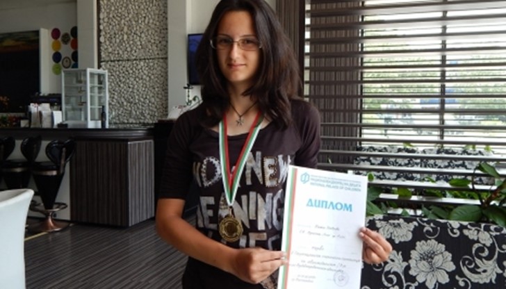 Младата русенка спечели поредния си златен медал на Националното ученическо състезание до 18 години Младата русенка спечели поредния си златен медал на Националното ученическо състезание до 18 години