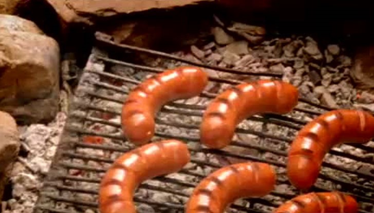 9 Е-та докарват съблазнителния вкус на македонската наденица 9 Е-та докарват съблазнителния вкус на македонската наденица