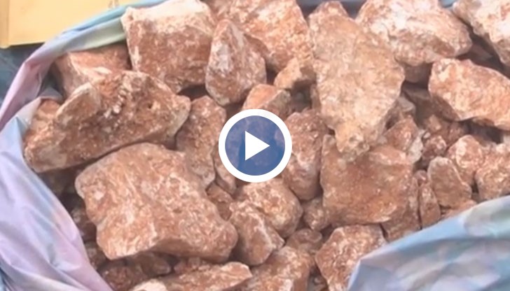 Русенци изпратиха колет с мостра от вложените строителни материали на президента на европейската комисия Жан-Клод Юнкер