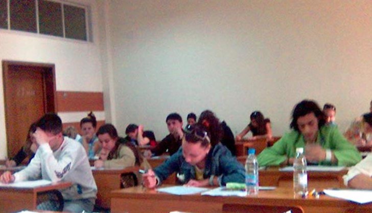 Потребител обявява, че знае отговорите на първите 30 въпроса по БЕЛ. „Пращам на лично на хора в нужда!", пише той във Фейсбук