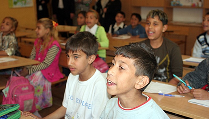 „През последните години децата са по-неграмотни от родителите”, коментира вицепремиерът и социален министър Ивайло Калфин „През последните години децата са по-неграмотни от родителите”, коментира вицепремиерът и социален министър Ивайло Калфин