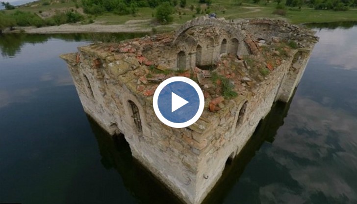 Потопената църква в язовир "Жребчево"