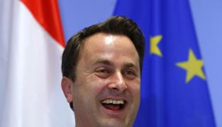 През август Бетел съобщи за намерението си да се омъжи пред американския вестник Los Angeles Times