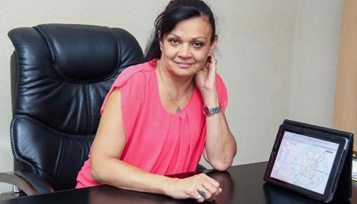 Силва Дончева е астролог повече от 20 години и се е учила от топастролога Апостол Апостолов, както и от колегата му Люмиер Силва Дончева е астролог повече от 20 години и се е учила от топастролога Апостол Апостолов, както и от колегата му Люмиер