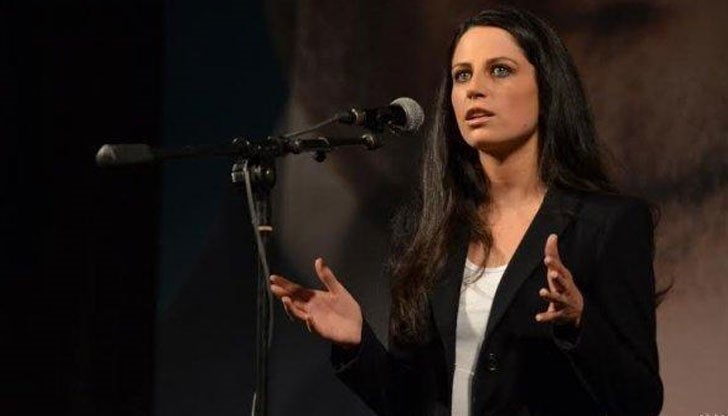 Жената до Бареков се явява като независима!