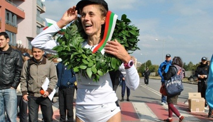 Първенството в Сапарева баня бе за мъже, жени, юноши и девойки старша възраст Първенството в Сапарева баня бе за мъже, жени, юноши и девойки старша възраст