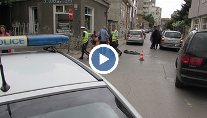 Кола удари възрастна пешеходка на кръстовище в Русе