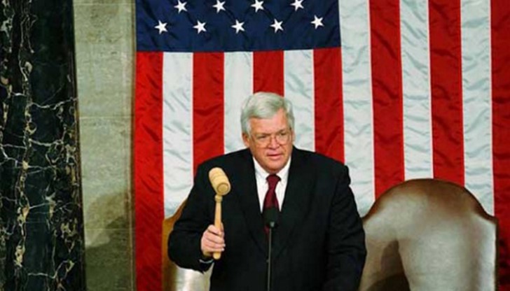 Развратникът (на снимката) Денис Хастърт платил няколко милиона на мъж - жертва на сексуалните му посегателства!