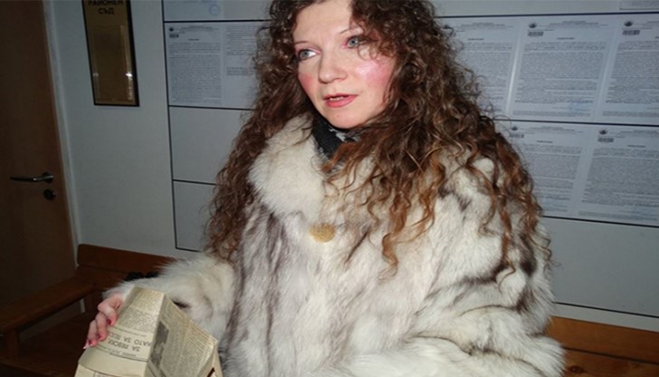 До този момент опитите на Хинкова да докаже, че е девствена удрят на камък До този момент опитите на Хинкова да докаже, че е девствена удрят на камък