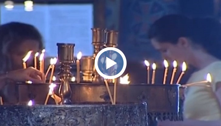 На 50-ия ден след Възкресението на Исус църквата чества слизането на Светия Дух над апостолите и Дева Мария