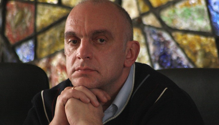 Утре, 27 май, в Русенския университет "Ангел Кънчев" ще се проведе официалната защита на дисертационния труд на Иван Ценов Утре, 27 май, в Русенския университет "Ангел Кънчев" ще се проведе официалната защита на дисертационния труд на Иван Ценов