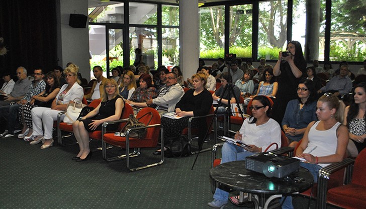 Днес, в конферентната зала на хотел „Рига“ се състоя заключителна конференция в рамките на проект: “Център за настаняване от семеен тип и Наблюдавано жилище като алтернатива за живот в общността на хората с психични разстройства”