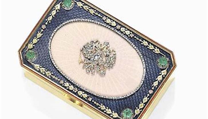 Златна кутия е с изумруди за енфие