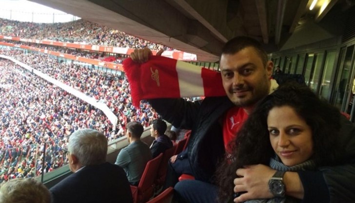 Бареков бесен на приятелката си за участието й в „Протестна мрежа", но иска да я прави кмет на София Бареков бесен на приятелката си за участието й в „Протестна мрежа", но иска да я прави кмет на София