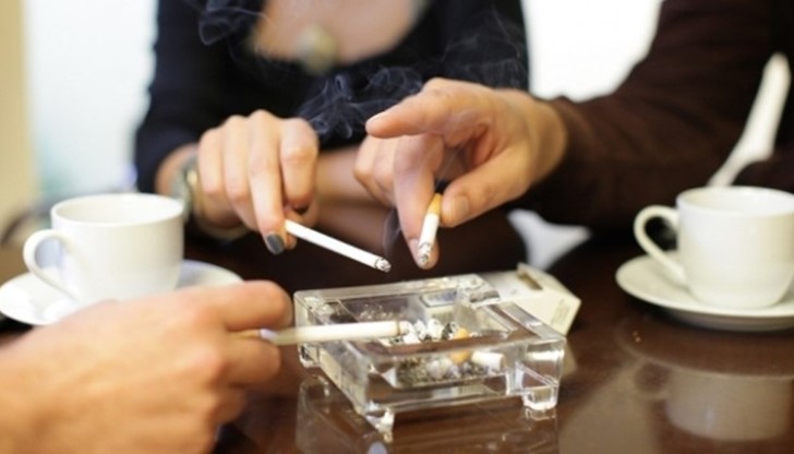 Ние не им разрешаваме, но клиентите искат да пушат и не можем да им попречим Ние не им разрешаваме, но клиентите искат да пушат и не можем да им попречим