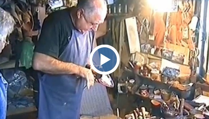 Бай Христо, както го наричат приятелите и клиентите му, практикува повече от 30 години