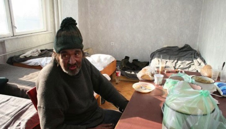 Служителите оставиха бездомниците гладни, за да ги принудят да кажат кой е извършил кражбата