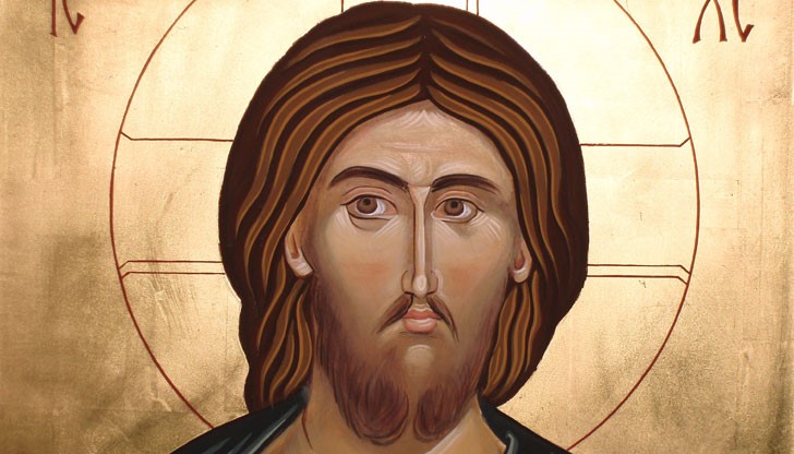 Много хора, които имат проблемен сън, кошмари, слагат икона на своя светец покровител под възглавницата, докато спят