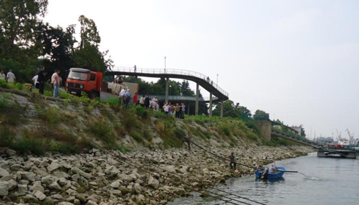 Градът е част от образователното турне на международна организация, която има за цел да покаже големите проблеми на малките риби в притоците на Дунав