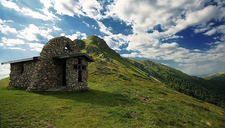 Всеки мислещ лекар разбира, че не всичко може да бъде обяснено по механичен и биологичен начин Всеки мислещ лекар разбира, че не всичко може да бъде обяснено по механичен и биологичен начин