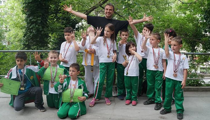 На 23-ти май в Плевен за 10-та поредна година се състоя традиционния вече турнир по карате за купата на „Спартак – Плевен” за деца от 4 до 11 години