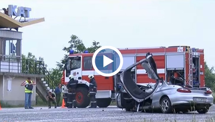 По първоначална информация от полицията, виновен за инцидента е водачът на лекия автомобил, който е излязъл на главния път без да спре на задължителния знак "Стоп"