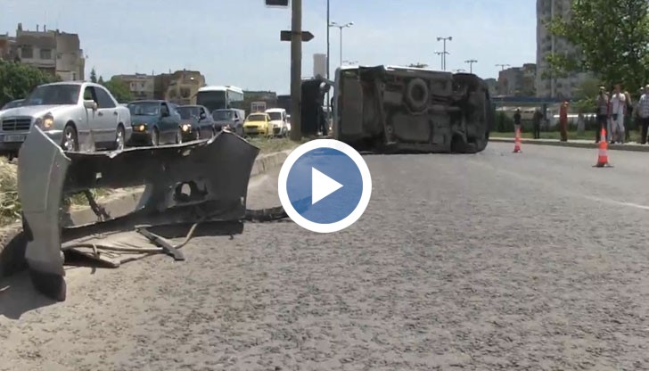 Катастрофа блокира движението на кръстовище в Русе
