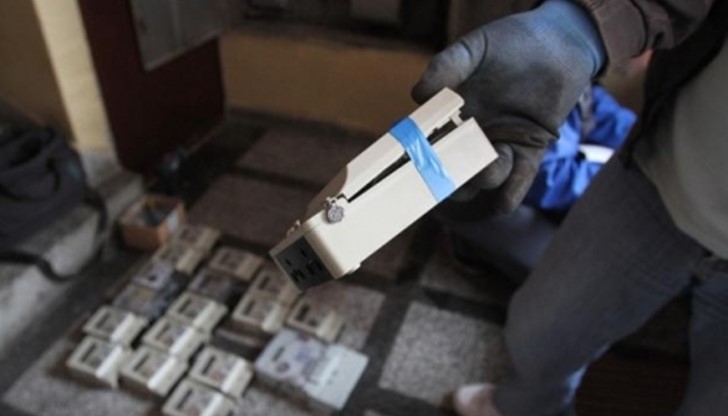 Замразявали вода в тях, след което пускали шайбите вместо монети