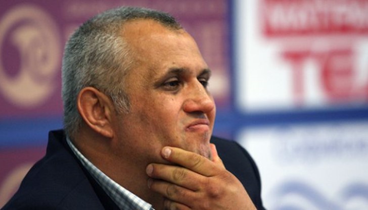 Дамбовеца посъветва  министър Москов да кара по-леко, защото е на държавна служба