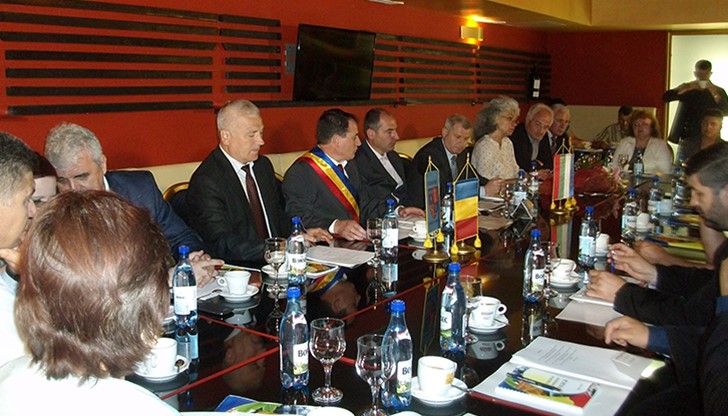 В община Гряка, Окръг Гюргево, със съдействието на Асоциация Еврорегион Данубиус, бе подписано споразумение за сътрудничество между общината и кметство Бръшлен,  община Сливо поле