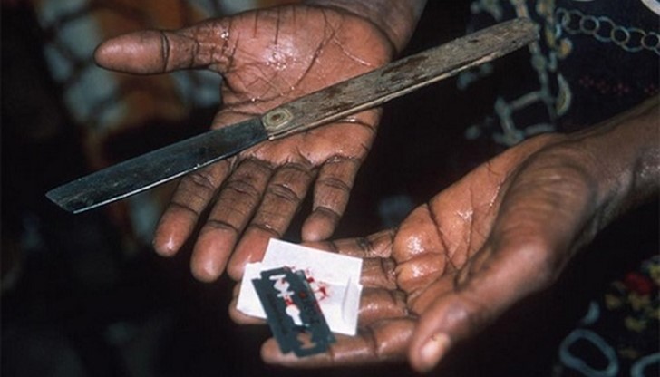 Най-ужасната традиция в Мали е обрязването на жените. Не са много тези, които са успели да избегнат страшната традиция Най-ужасната традиция в Мали е обрязването на жените. Не са много тези, които са успели да избегнат страшната традиция