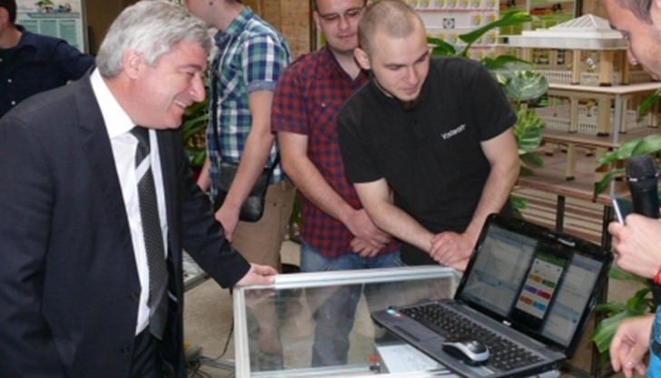 Студентска научно-техническа изложба на разработки на студенти и докторанти от Студентската научно-изследователска лаборатория по Електроника