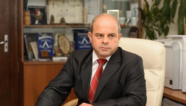 Кметът на Русе Пламен Стоилов заяви, че е против подготвяния модел на сливане на диспансерите с други лечебни заведения Кметът на Русе Пламен Стоилов заяви, че е против подготвяния модел на сливане на диспансерите с други лечебни заведения