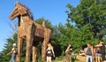 Внушителен Троянски кон сковаха чужденци над българско село!