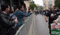 Явор Бахаров показа среден пръст на протестиращите, едва го спасиха от линч