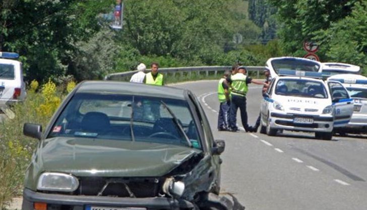 Лек автомобил „Фолксваген Голф“ се удари днес в автомобил на КАТ - Пътна полиция