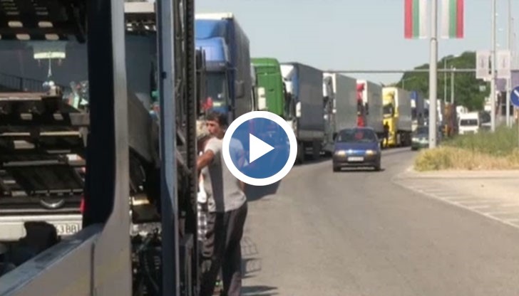 Километрична опашка на Дунав мост