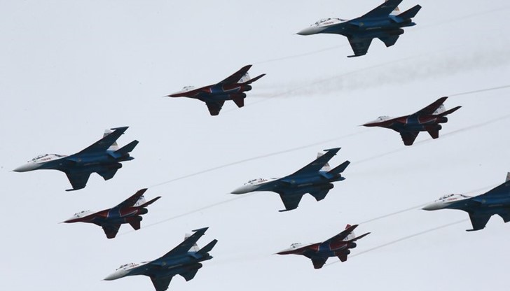 Изтребители Су-24 на руски Черноморски флот принудиха американския ескадрен миноносец "Рос" да се върне в неутрални води