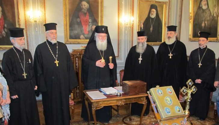 Архиереите заедно с патриарх Неофит, изразиха възмущението си в писмо до парламентарната образователна комисия