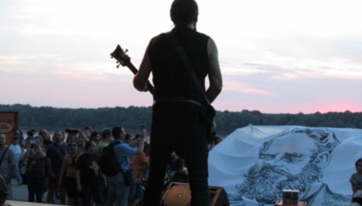 Изявата на "Епизод" бе част Международния фестивал на пясъчните фигури на русенския кей